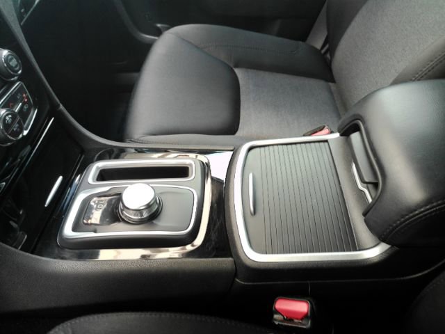 Used 2023 Chrysler 300 Touring w/ Sport Appearance Package image 35