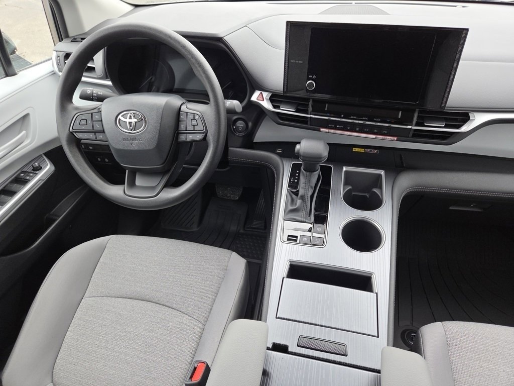New 2026 Toyota Sienna LE image 27