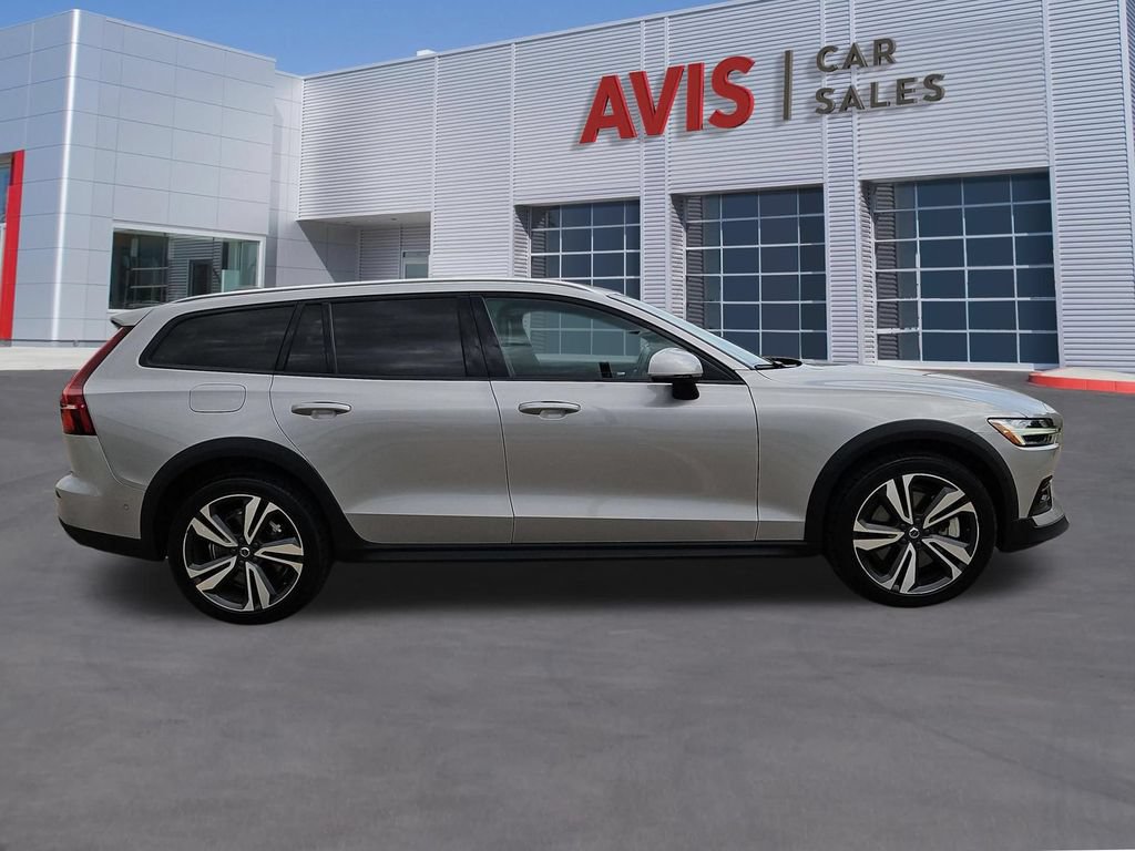 Used 2025 Volvo V60 B5 Cross Country Plus AWD/4WD image 5