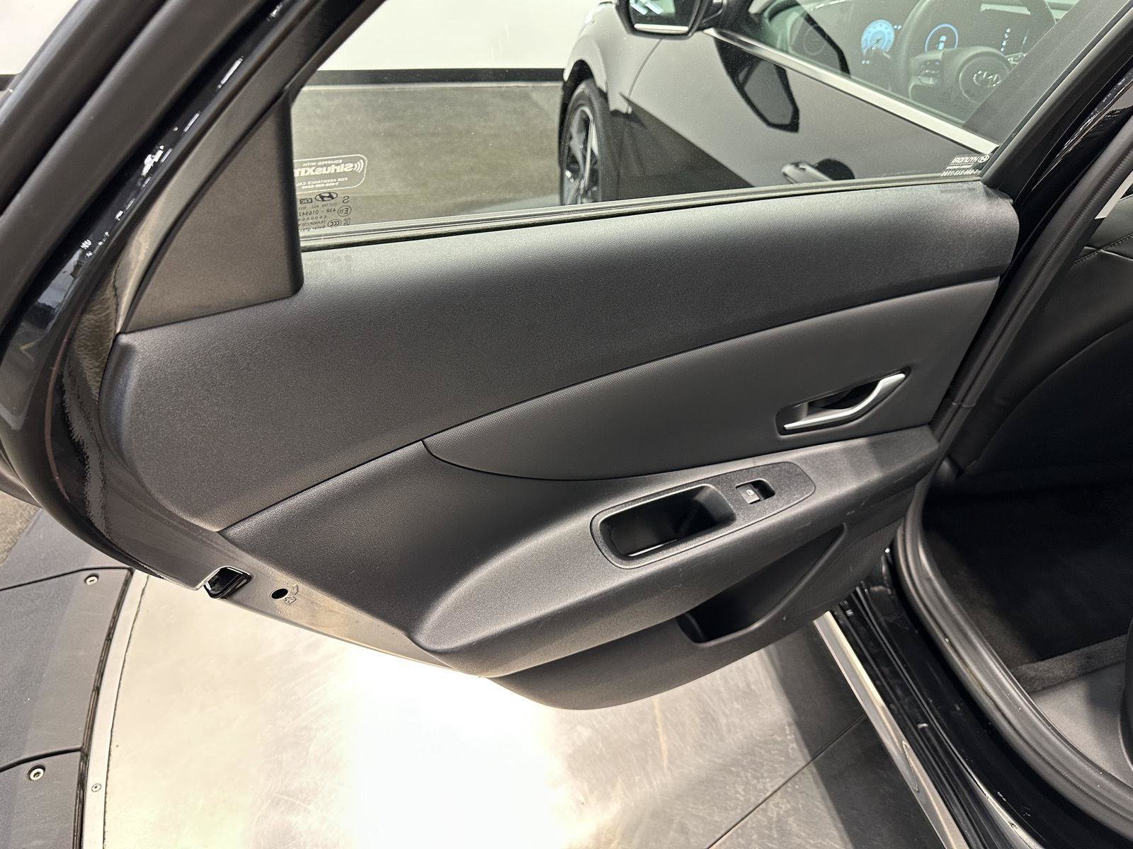 Certified 2023 Hyundai Elantra Limited FWD image 27