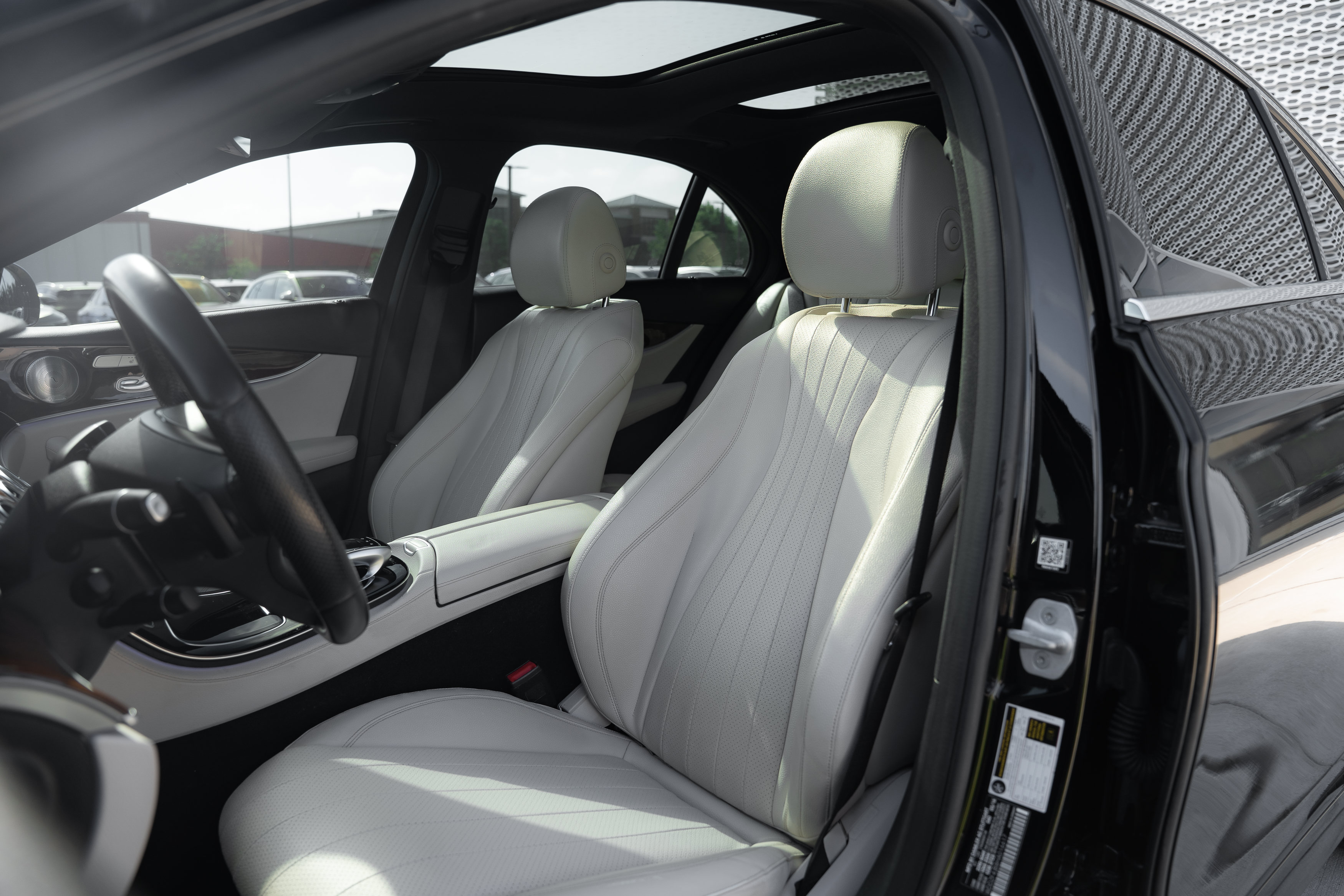 Used 2017 Mercedes-Benz E 300 image 19