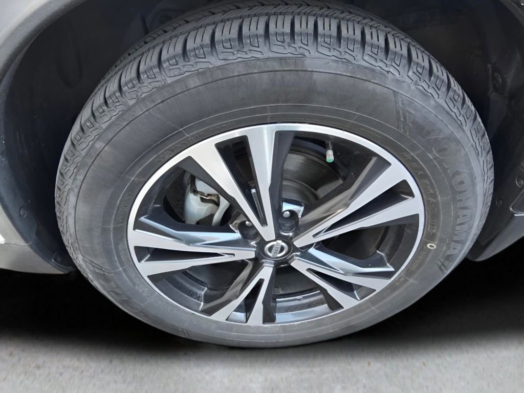 Used 2019 Nissan Rogue SV w/ Sun & Sound Touring Package image 18