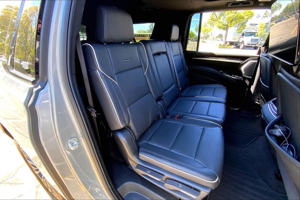 Certified 2025 Cadillac Escalade ESV Sport w/ Touring Package image 19