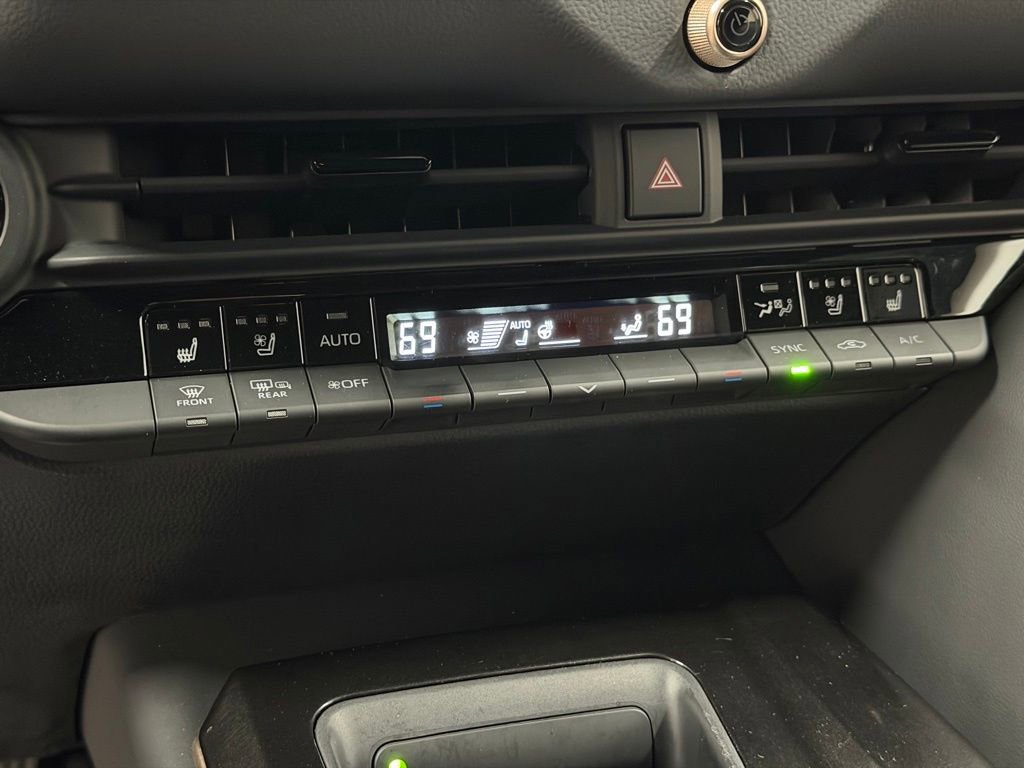 Used 2025 Toyota Crown Signia XLE image 33