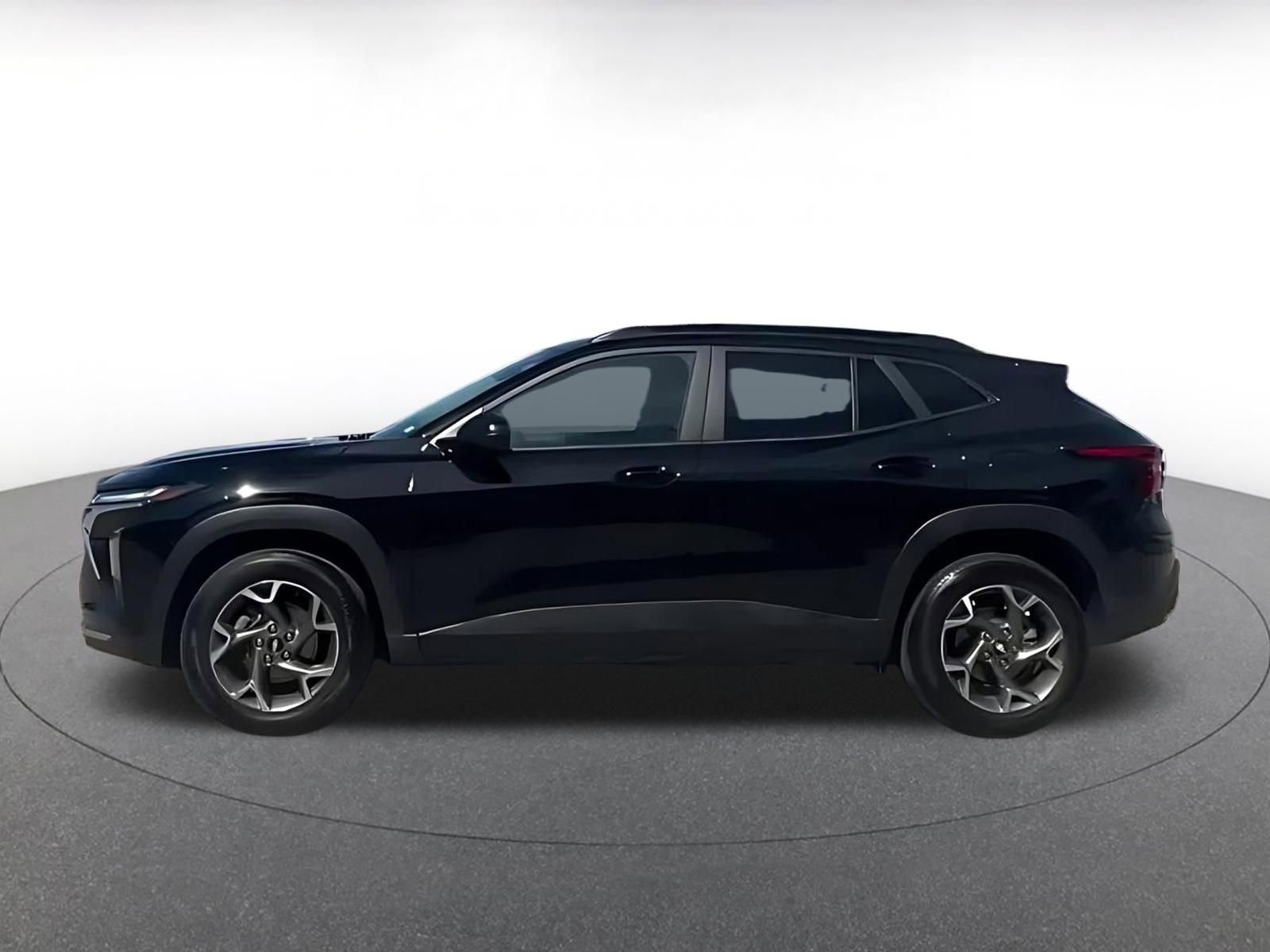 Used 2025 Chevrolet Trax LT w/ LT Convenience Package FWD image 8