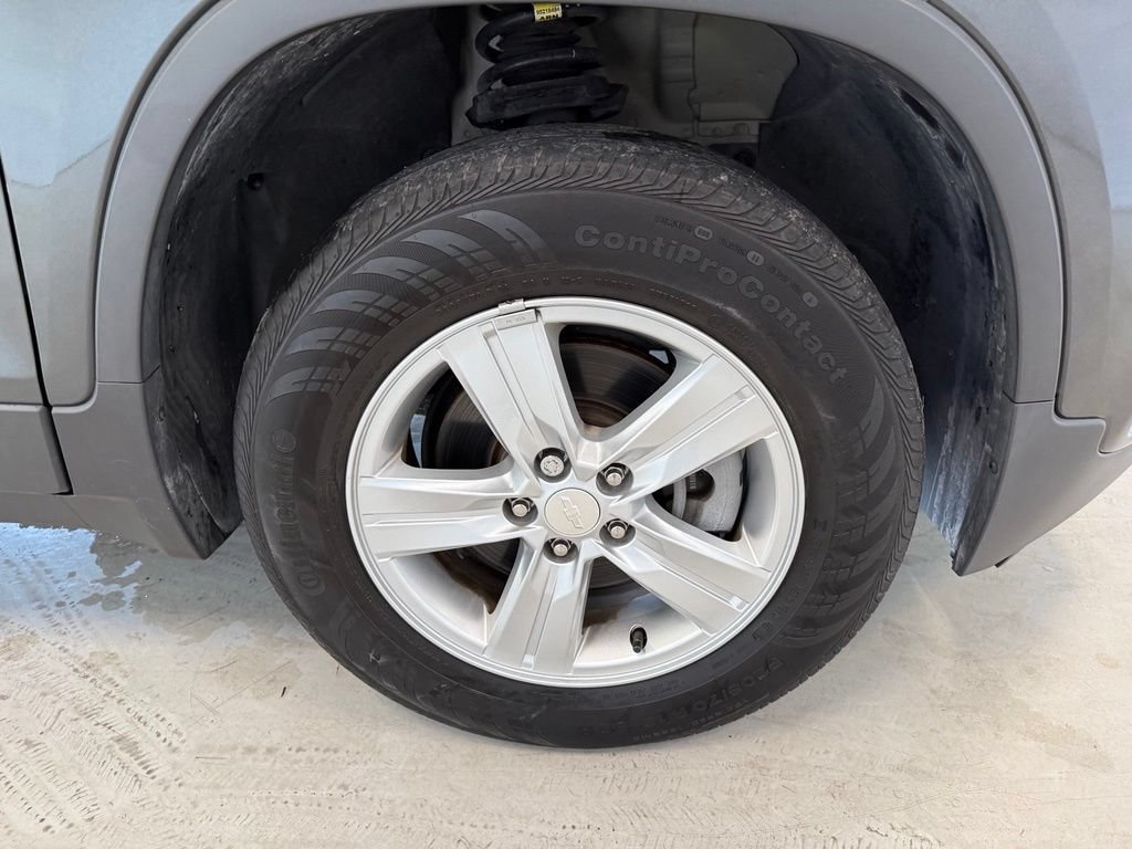 Used 2020 Chevrolet Trax LT w/ Driver Confidence Package AWD/4WD image 33