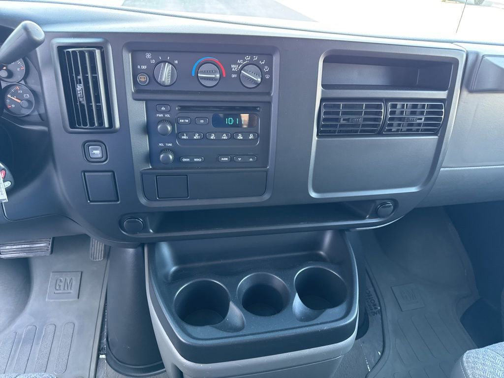 Used 2003 GMC Savana 1500 Passenger w/ Sle Preferred Equipment Group image 18