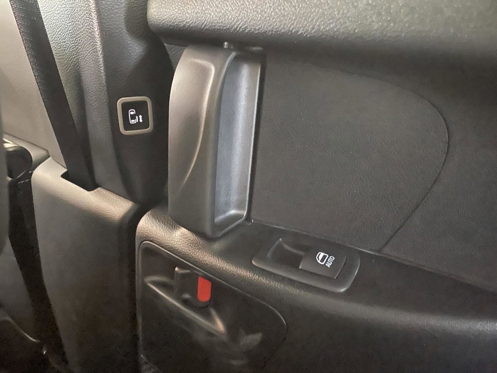 New 2025 Chrysler Pacifica Select w/ Fav Edition Package image 36