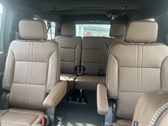 New 2026 Chevrolet Suburban High Country image 8