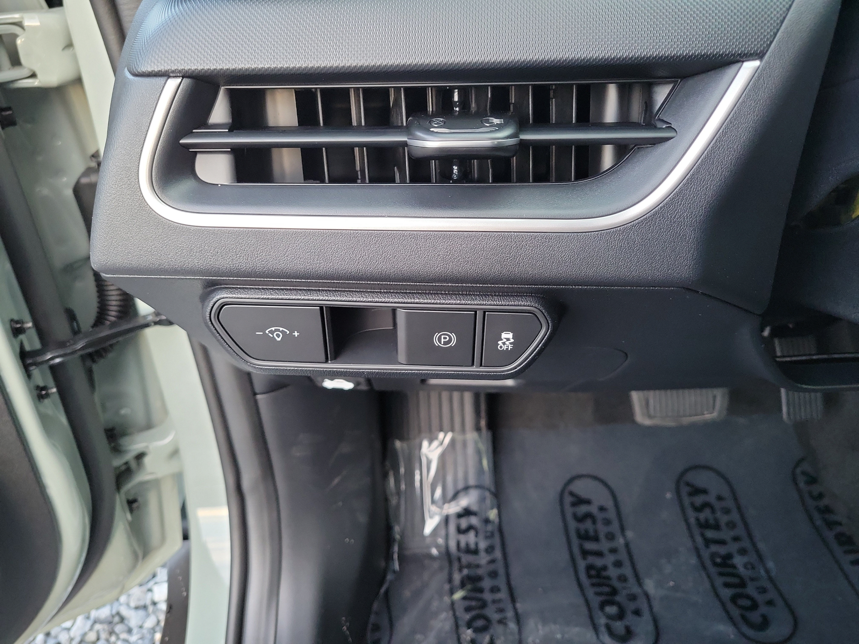 New 2026 Kia K4 FWD image 30