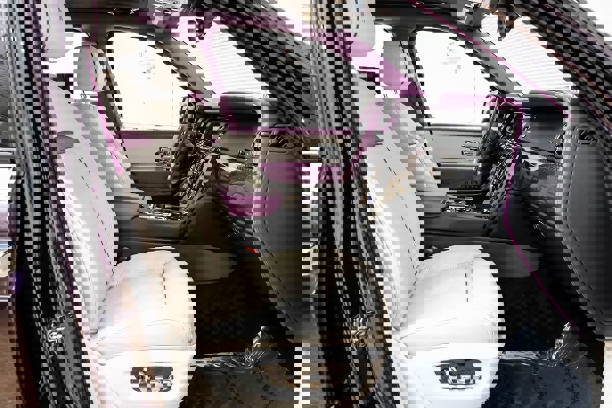 Used 2023 Rolls-Royce Cullinan Black Badge w/ Dark Exterior Package image 28