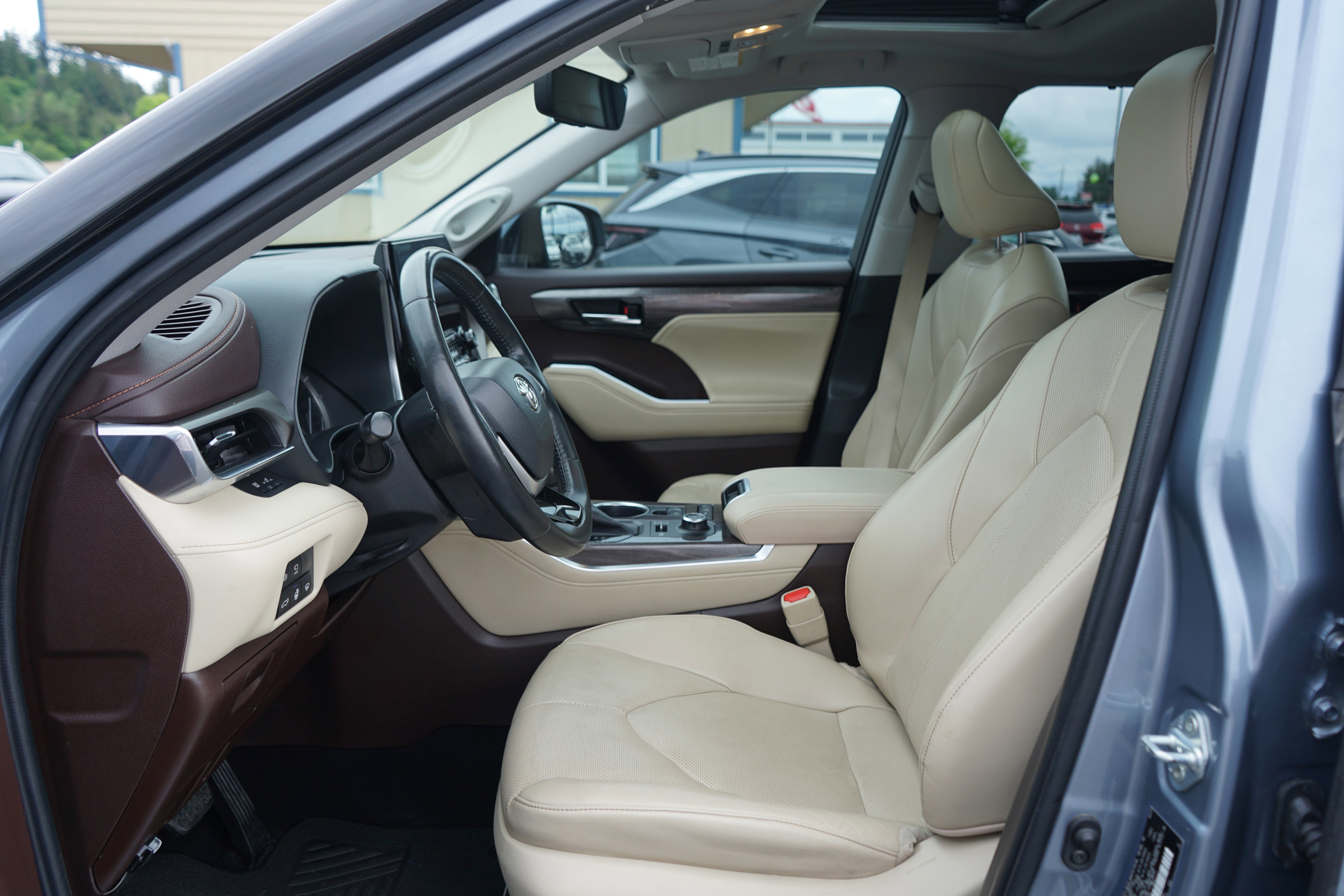 Used 2022 Toyota Highlander Limited image 11