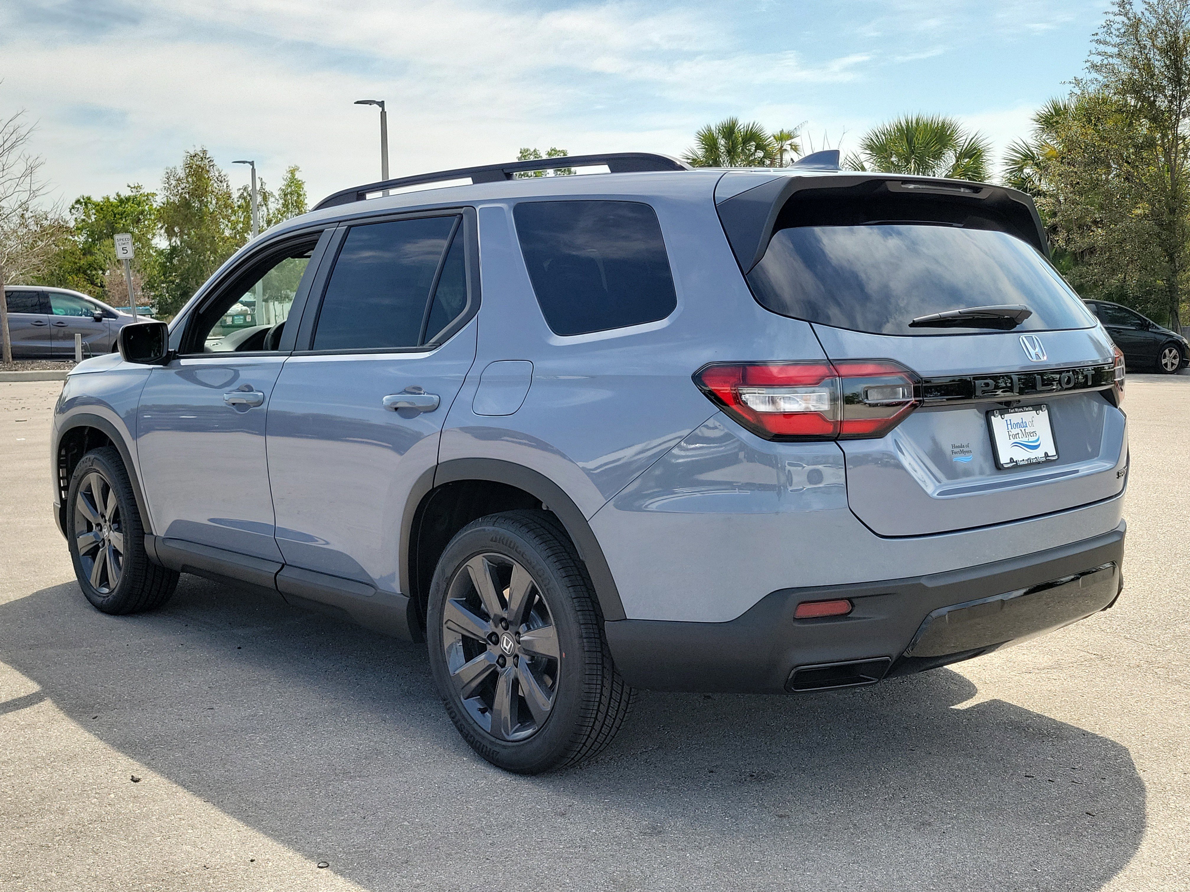 New 2026 Honda Pilot Sport image 5