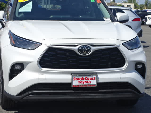 Used 2022 Toyota Highlander XLE FWD image 4