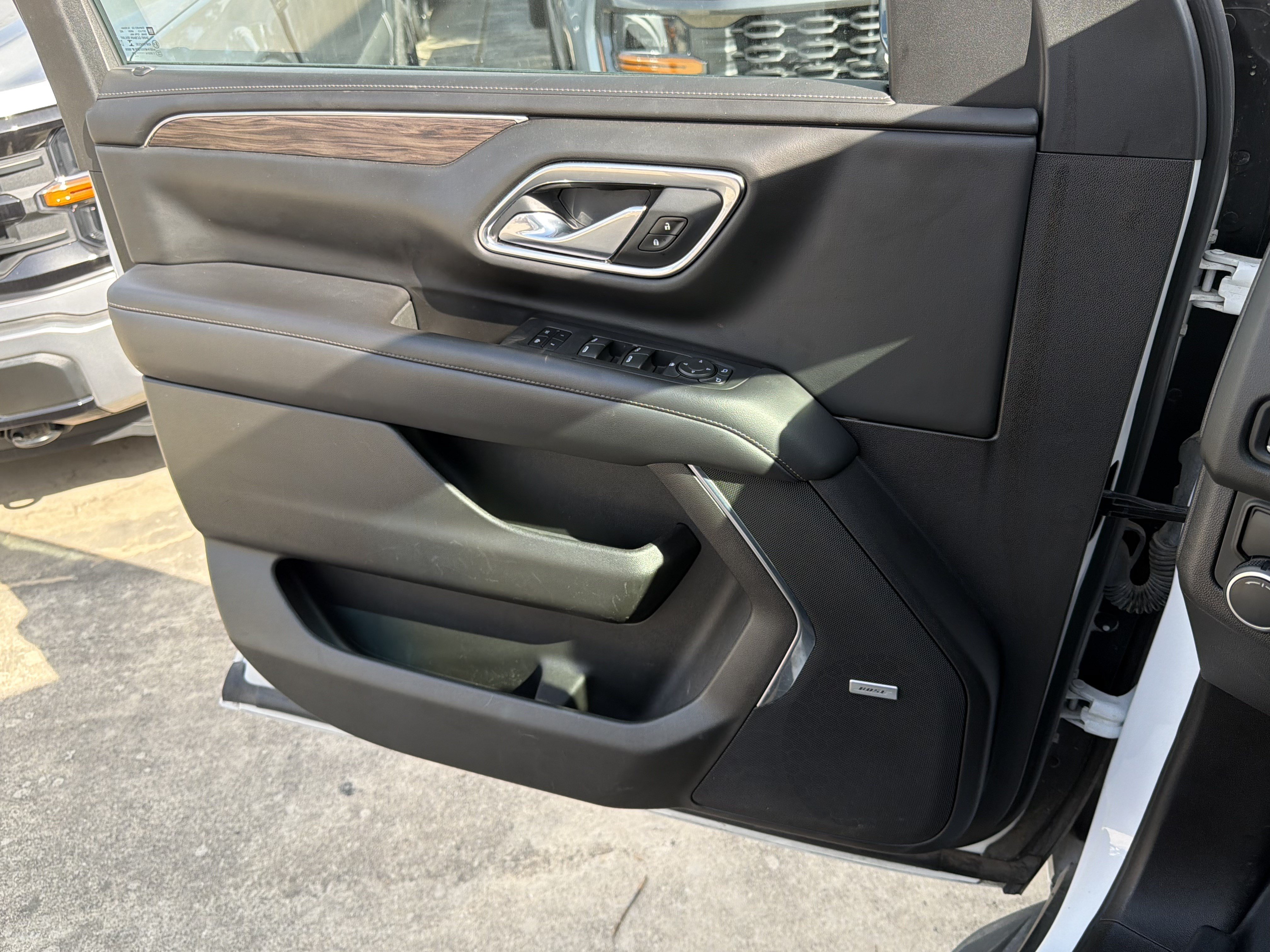 Used 2021 Chevrolet Suburban LT RWD image 25