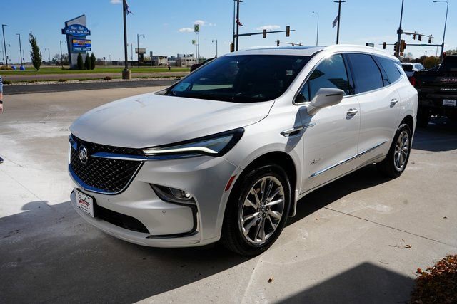 Used 2024 Buick Enclave Avenir image 35