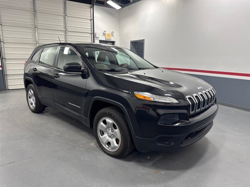 Used 2015 Jeep Cherokee Sport FWD image 2