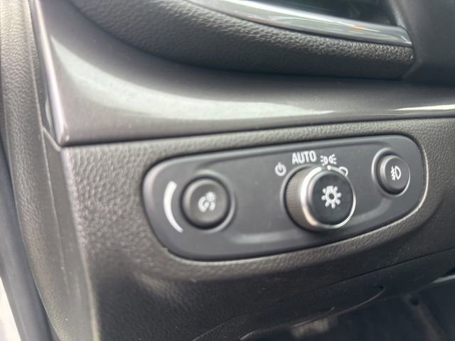 Used 2019 Buick Encore Essence image 17