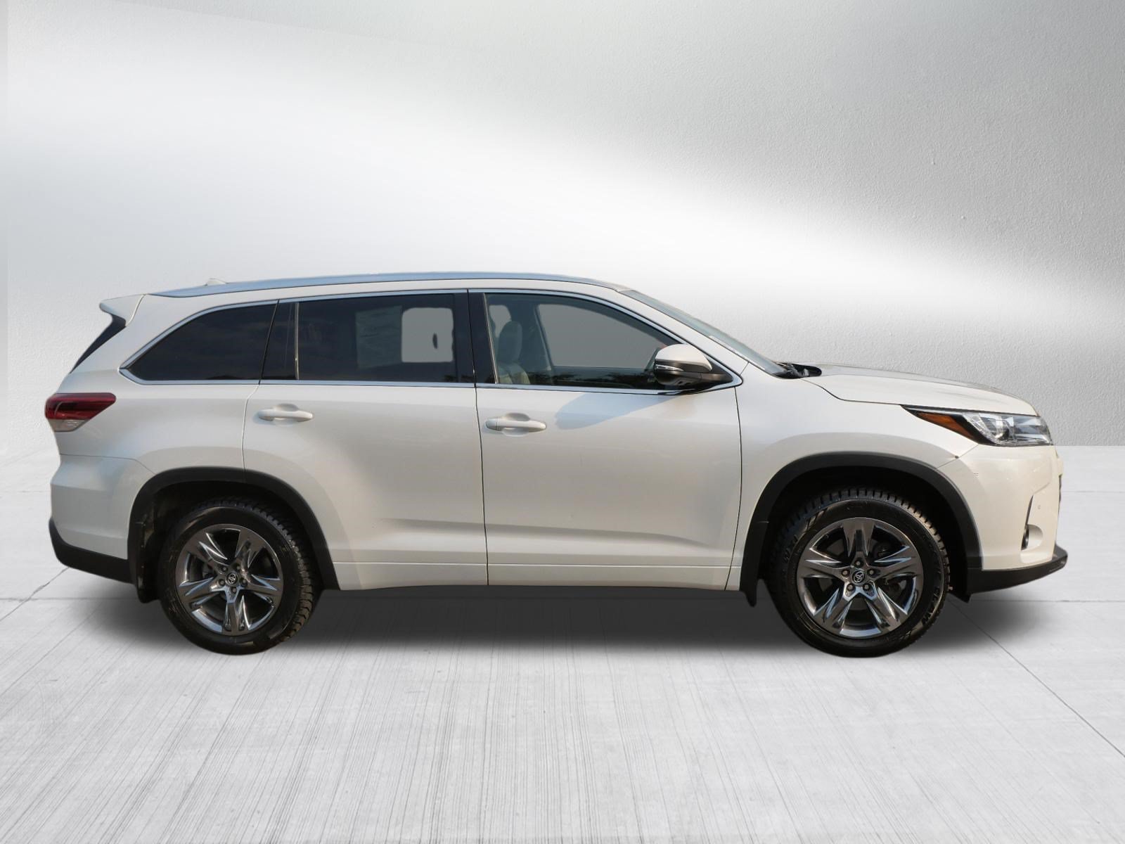 Certified 2017 Toyota Highlander Limited Platinum w/ Carpet Mat Package AWD/4WD image 8