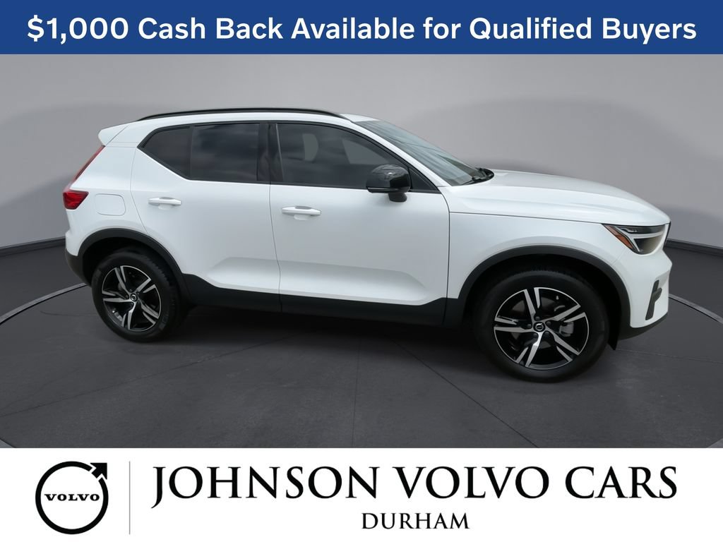 New 2026 Volvo XC40 B4 Core w/ Climate Package FWD image 9
