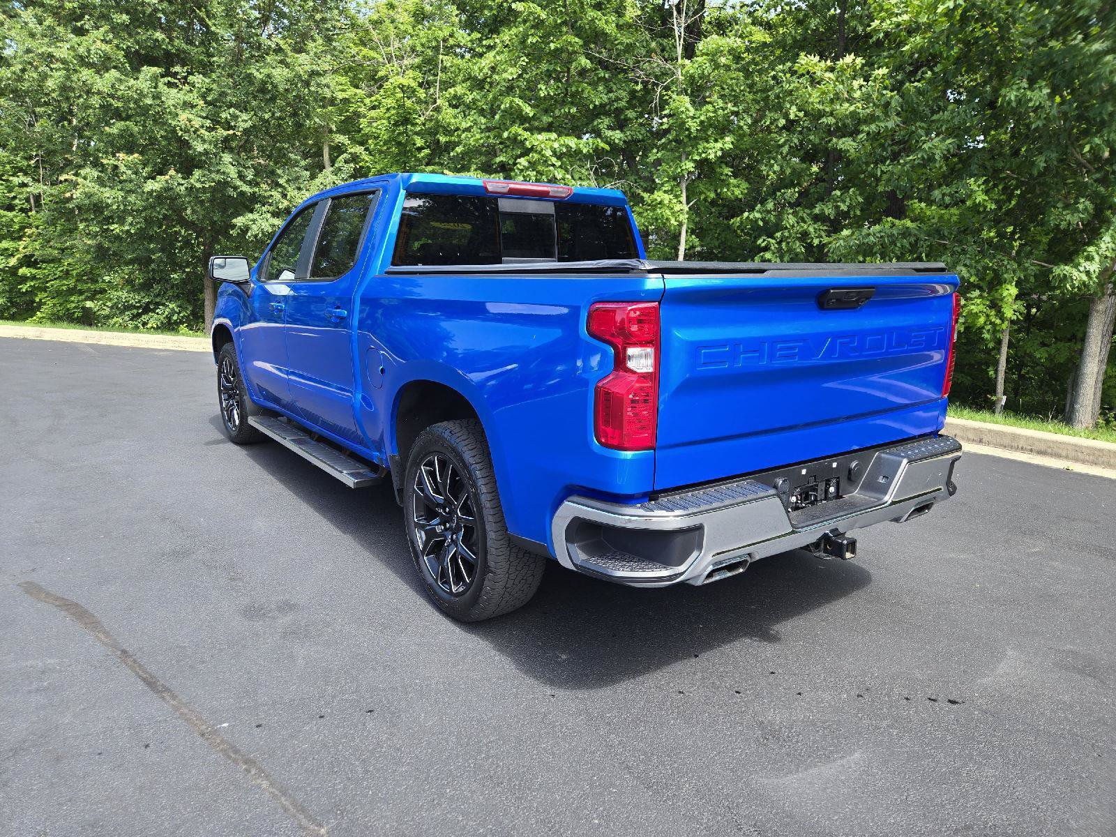 Used 2025 Chevrolet Silverado 1500 LT AWD/4WD image 6