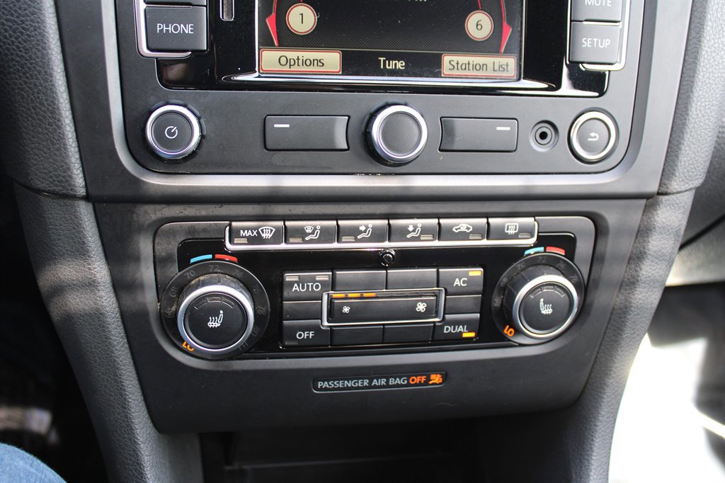 Used 2012 Volkswagen Golf 4-Door image 26