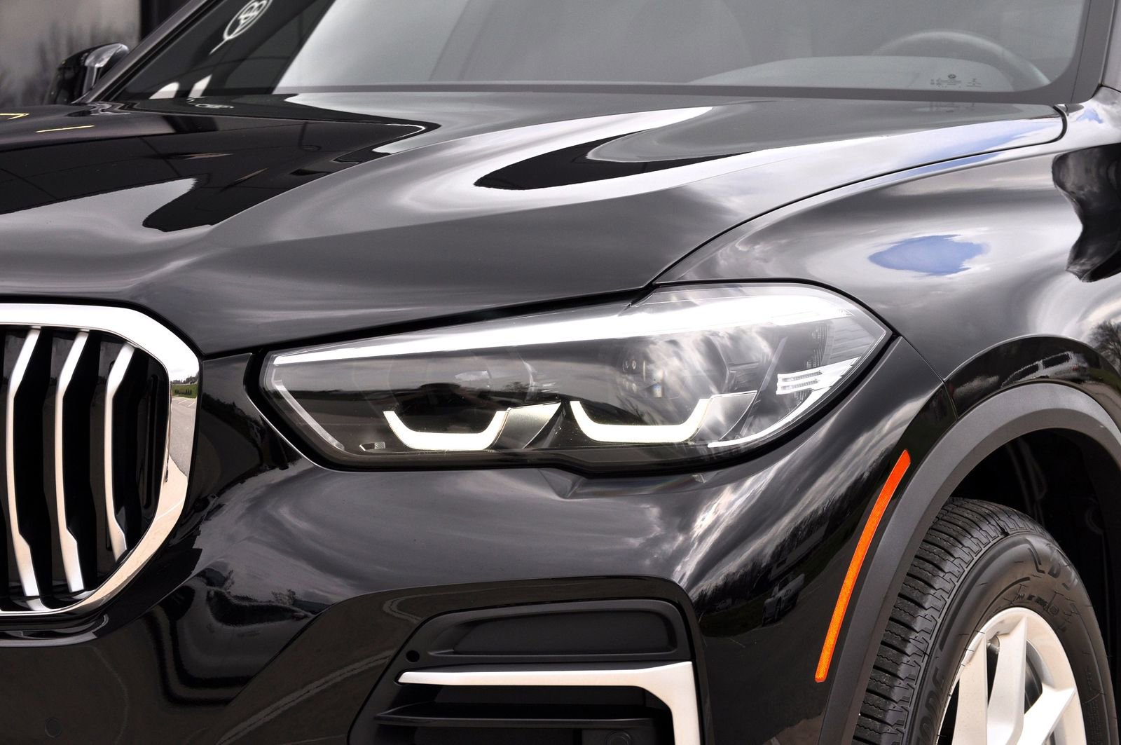 Used 2023 BMW X5 xDrive40i w/ Parking Assistance Package AWD/4WD image 9