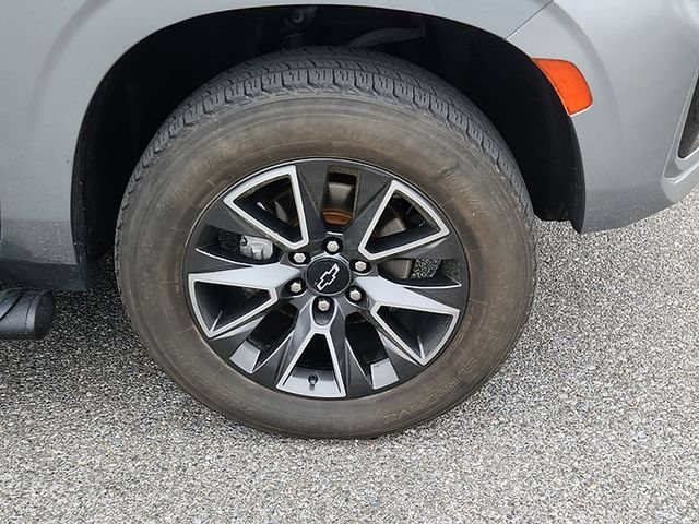 Certified 2023 Chevrolet Suburban Z71 w/ Luxury Package AWD/4WD image 8