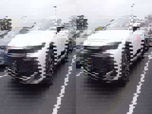 Used 2025 Toyota Crown XLE image 1