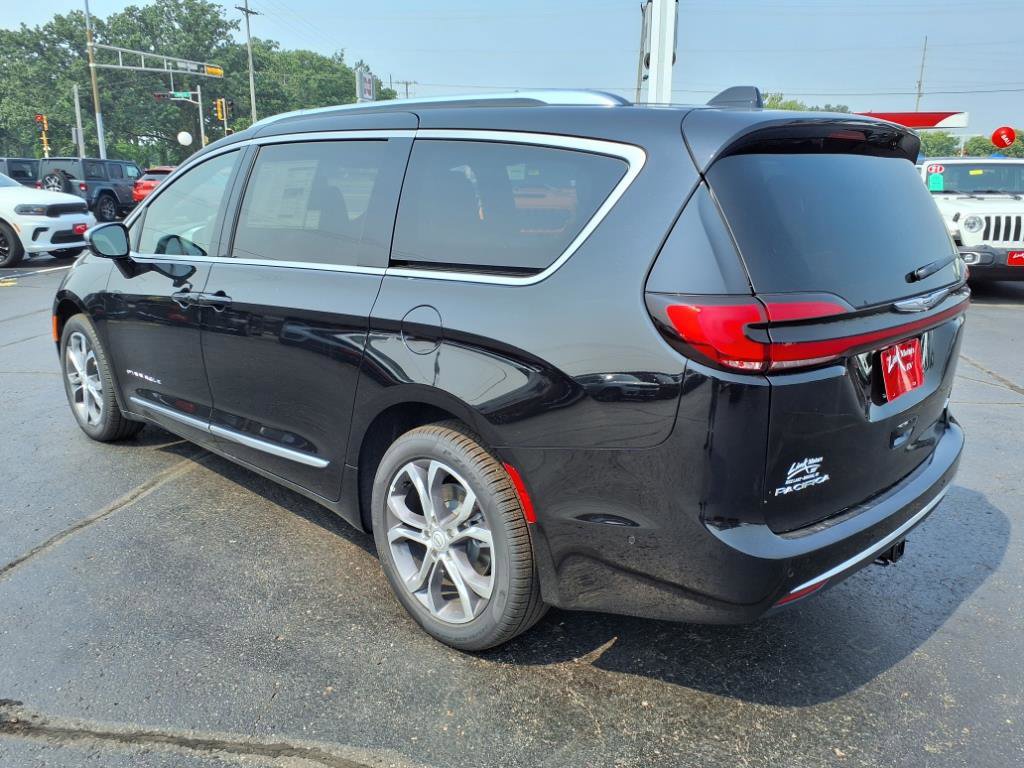New 2025 Chrysler Pacifica Pinnacle image 4