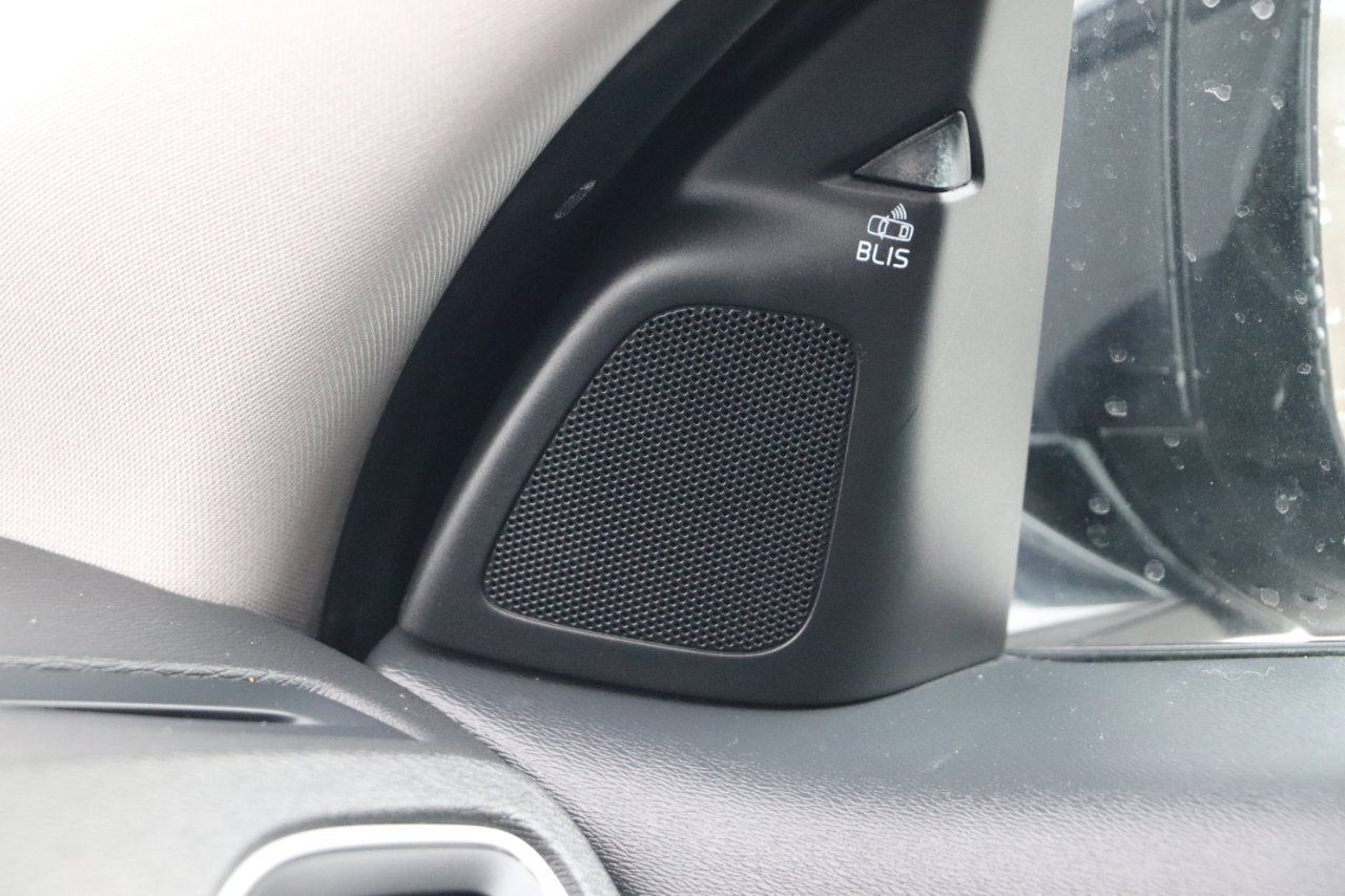 Used 2017 Volvo V60 T5 Cross Country w/ Climate Package image 10