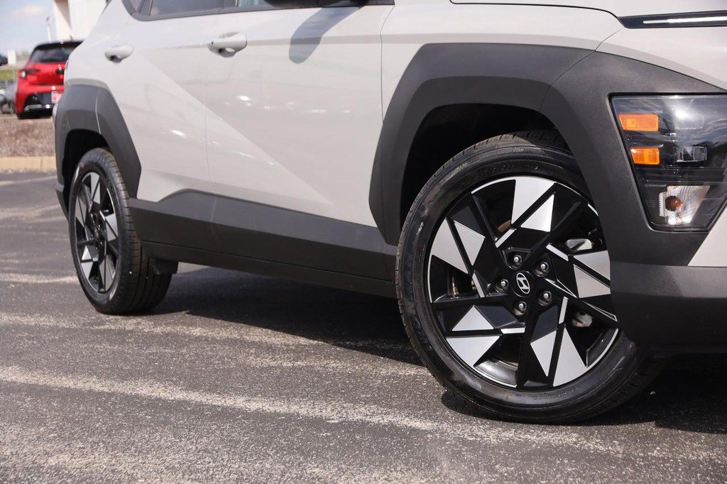 Used 2025 Hyundai Kona SEL image 3