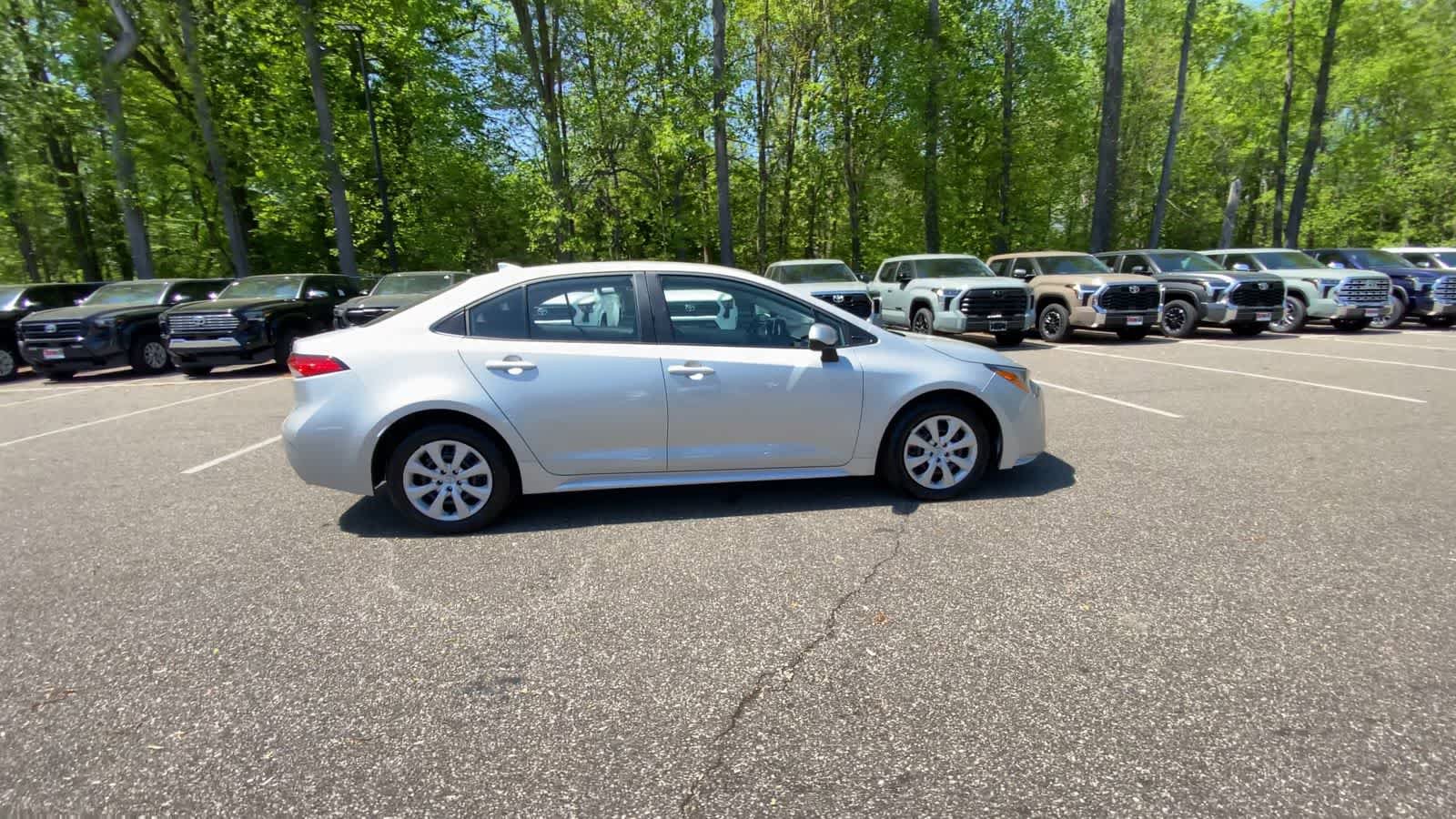 Used 2025 Toyota Corolla LE FWD image 10