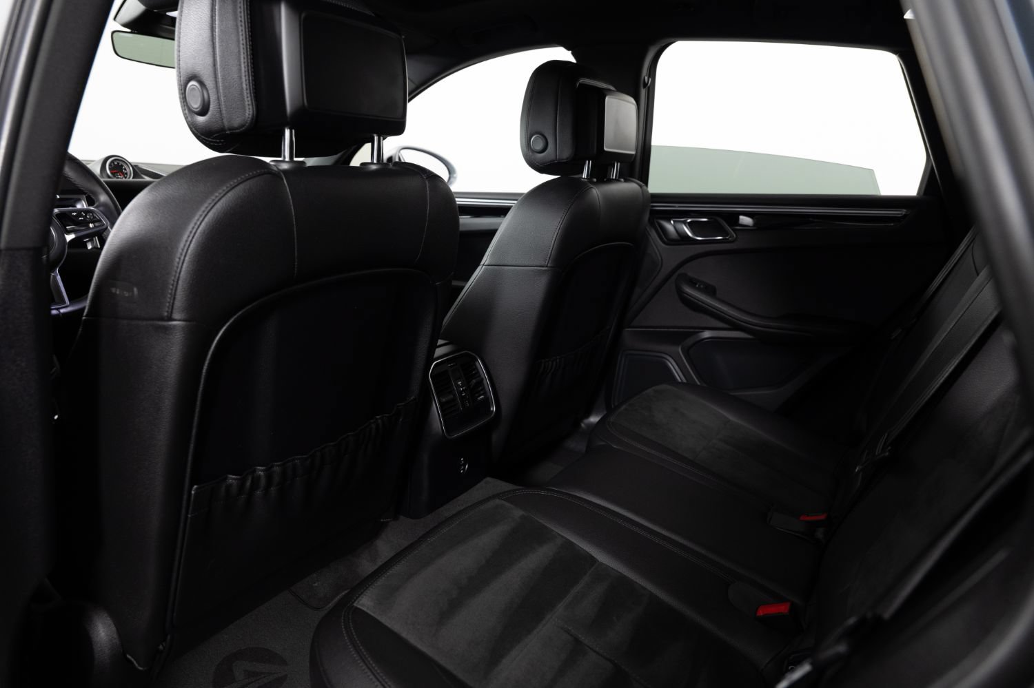 Used 2021 Porsche Macan AWD/4WD image 19