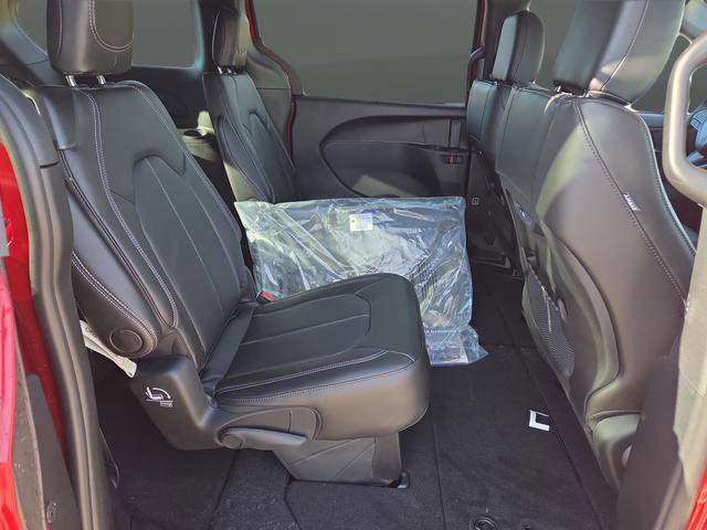 New 2026 Chrysler Pacifica Select w/ S Appearance Package FWD image 31