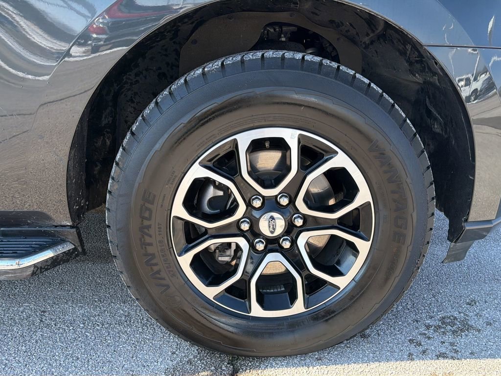 Used 2023 Ford Expedition Max XLT image 9