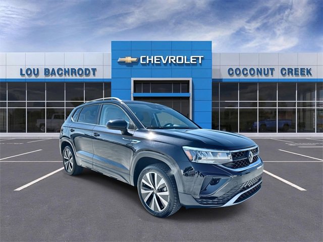 Used 2024 Volkswagen Taos SE image 1