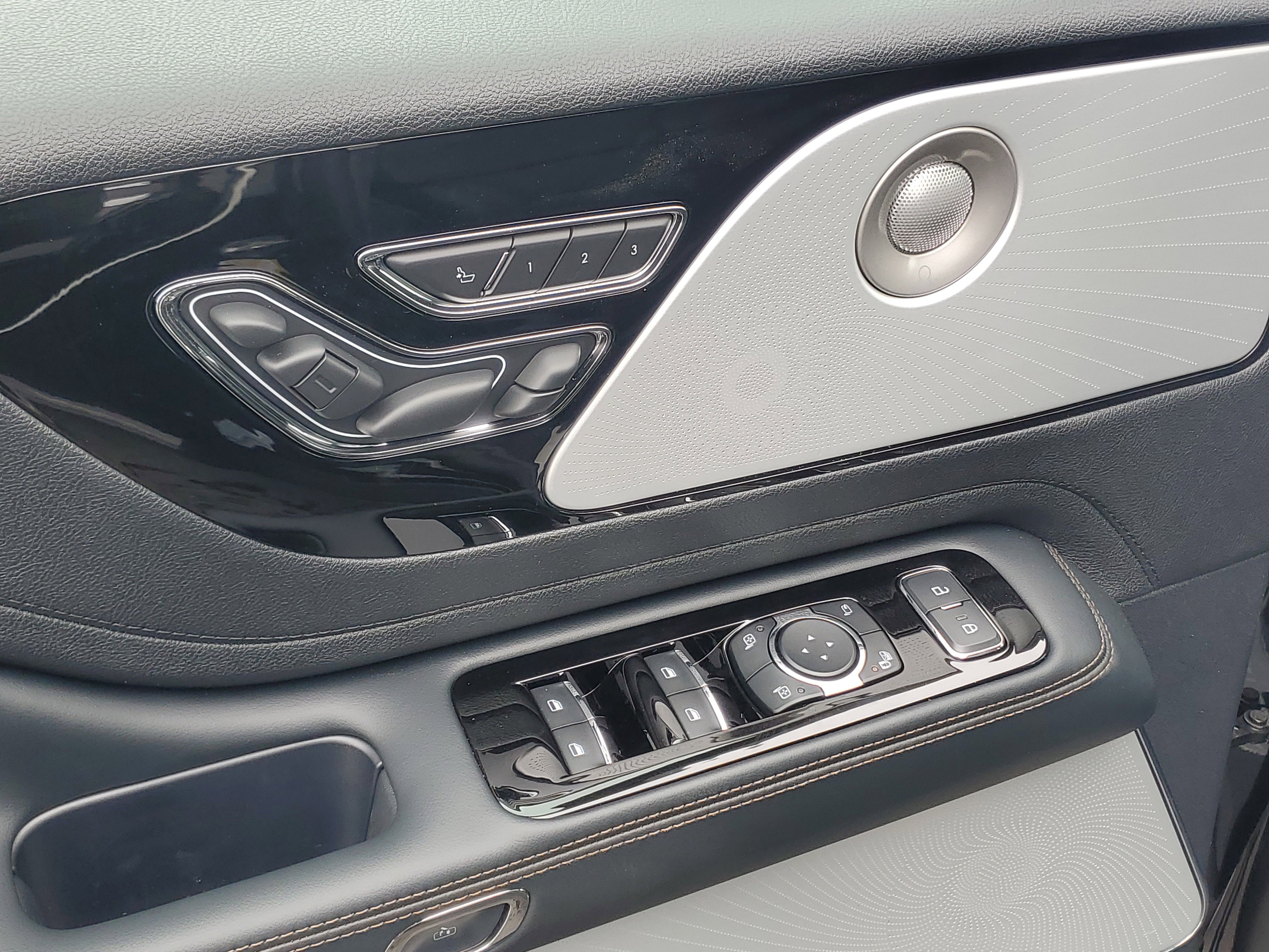 New 2026 Lincoln Aviator Reserve image 8