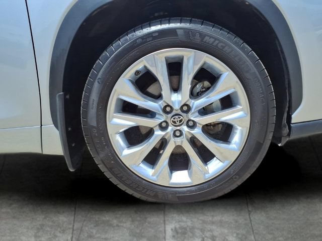 Used 2022 Toyota Highlander Limited AWD/4WD image 9