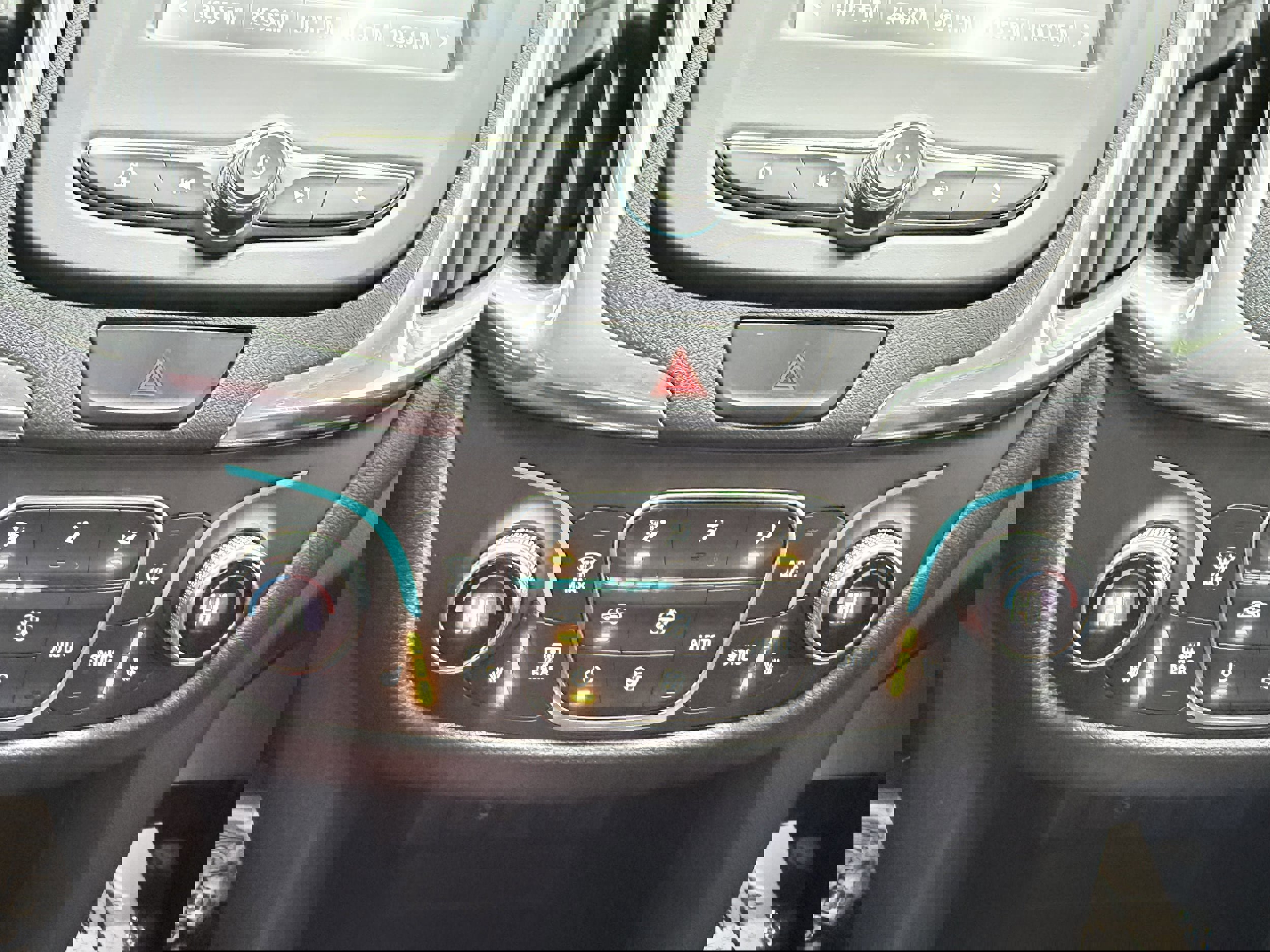 Used 2018 Chevrolet Equinox LT image 21