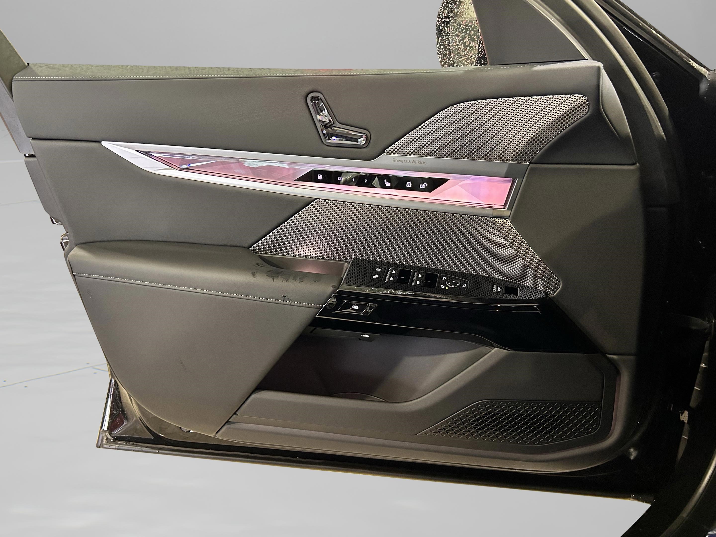 Used 2026 BMW 750e xDrive w/ Executive Package image 15