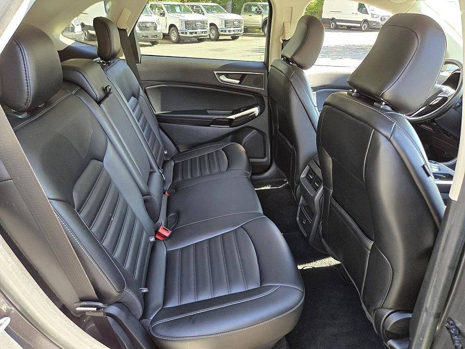 Used 2021 Ford Edge SEL image 16