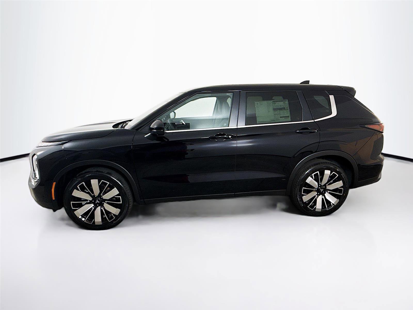 New 2026 Mitsubishi Outlander SE image 4