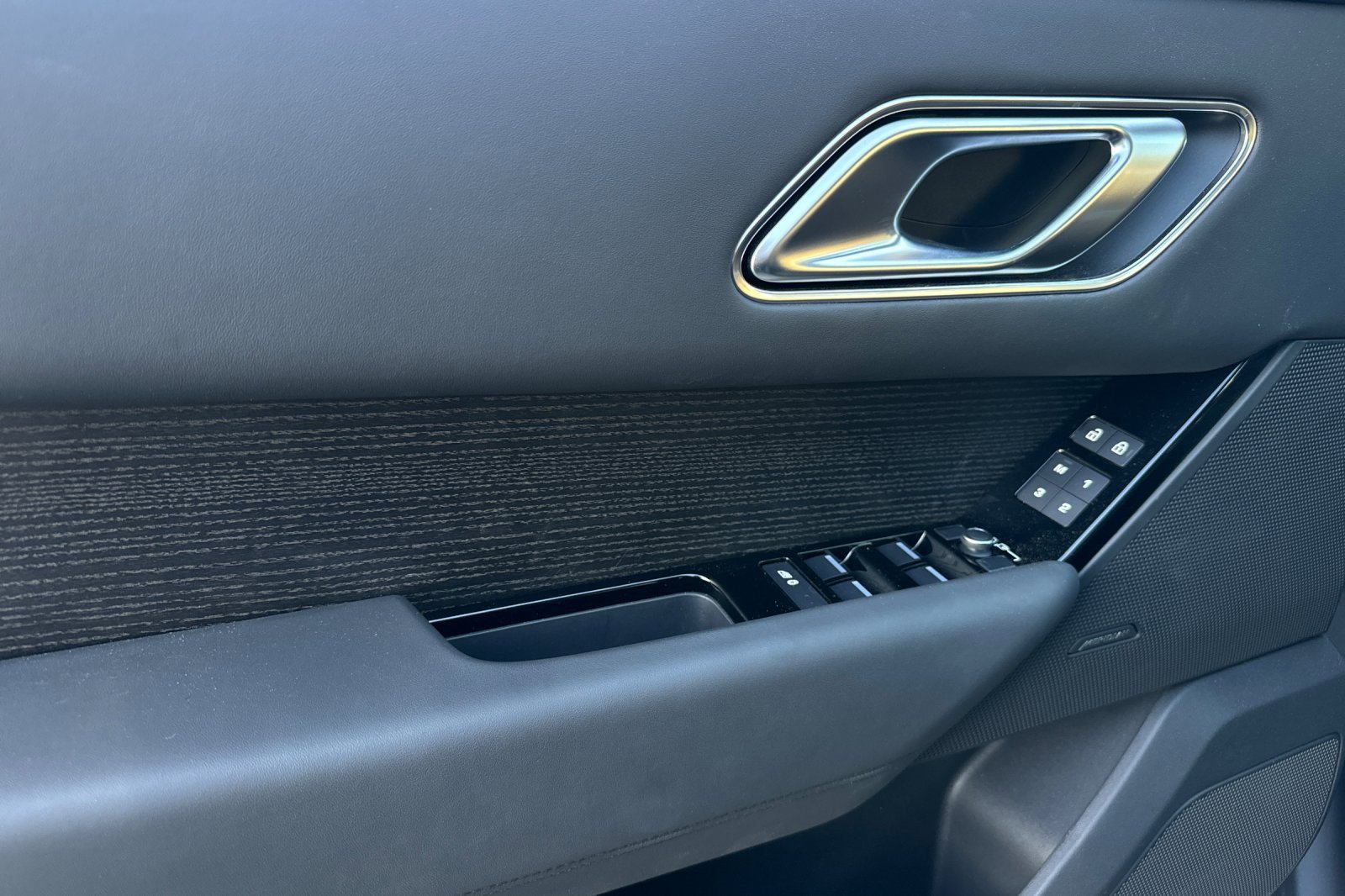 New 2024 Land Rover Range Rover Velar Dynamic HSE image 10