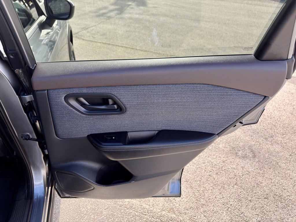 Used 2021 Nissan Rogue S image 29