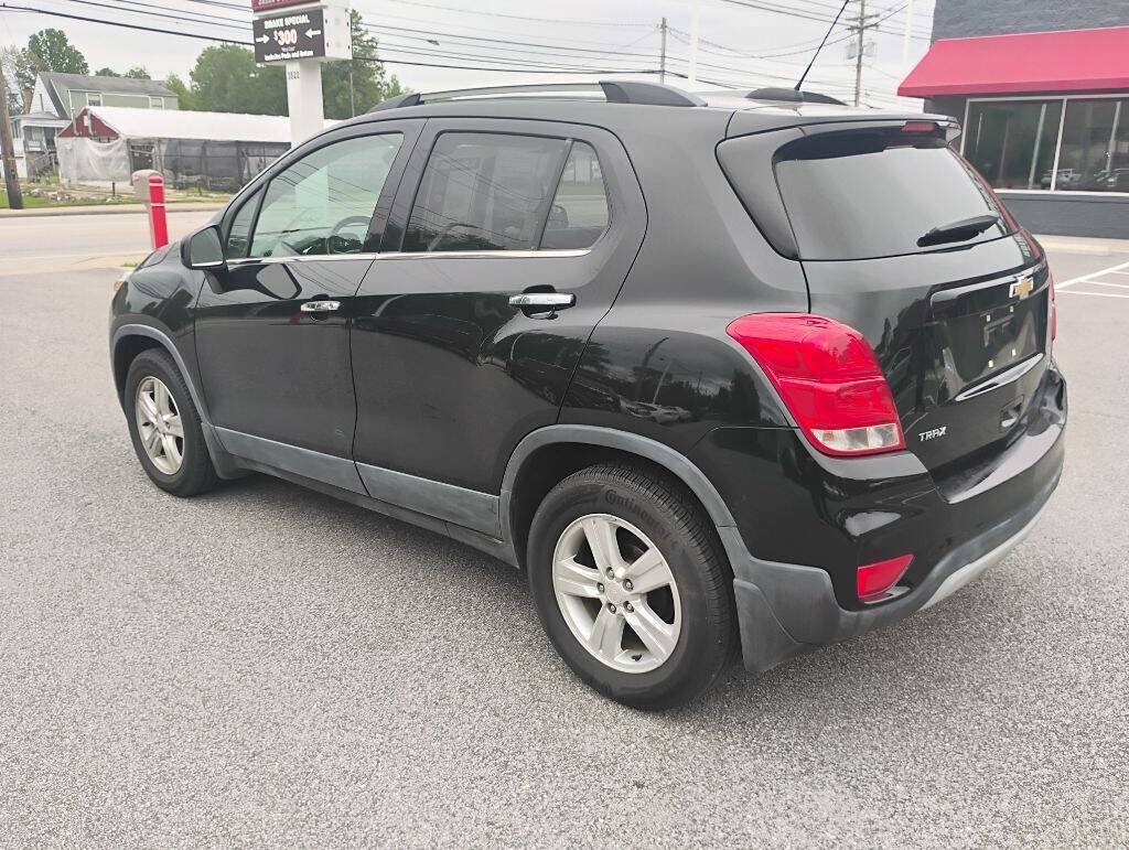 Used 2017 Chevrolet Trax LT w/ LT Convenience Package FWD image 5
