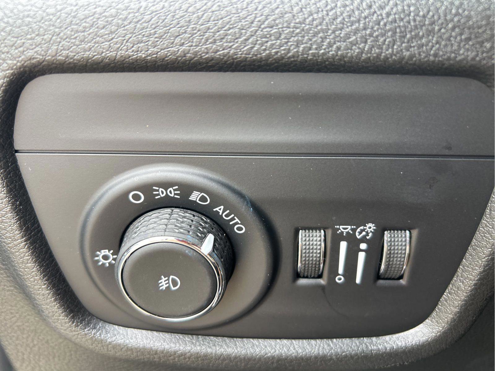 Certified 2023 Jeep Grand Cherokee Limited image 25