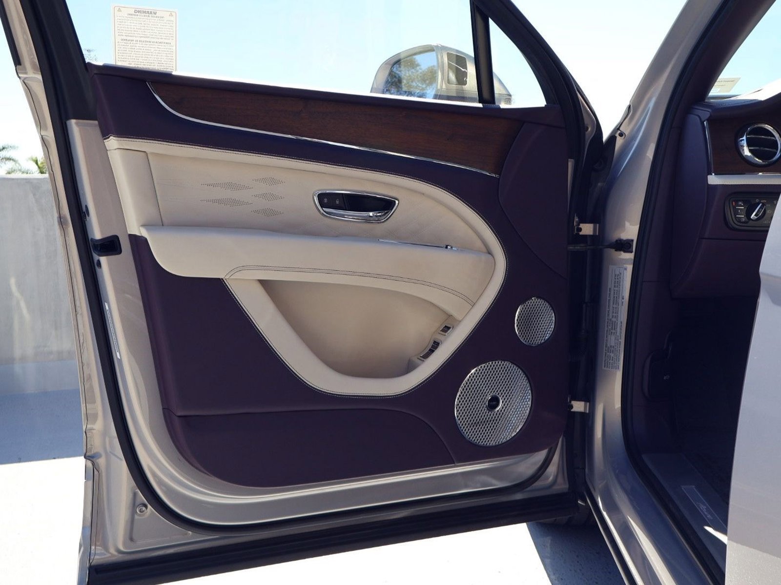 Certified 2023 Bentley Bentayga Extended Wheelbase AWD/4WD image 15