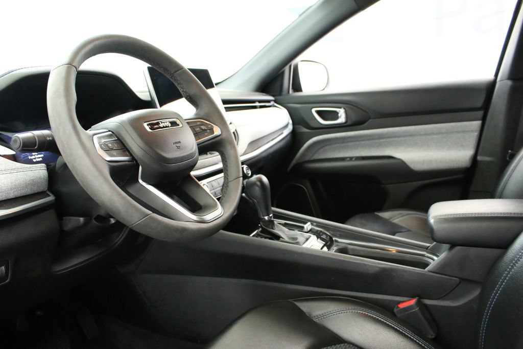 Used 2023 Jeep Compass Latitude w/ Convenience Group AWD/4WD image 28