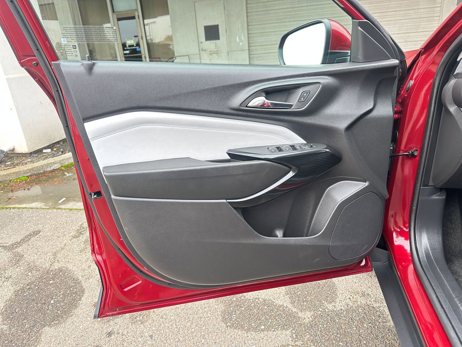 Used 2025 Chevrolet Trax LT w/ LT Convenience Package image 20